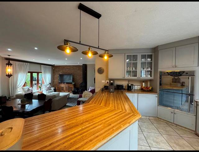 7 BEDROOM HOUSE FOR SALE IN ZWARTKOP